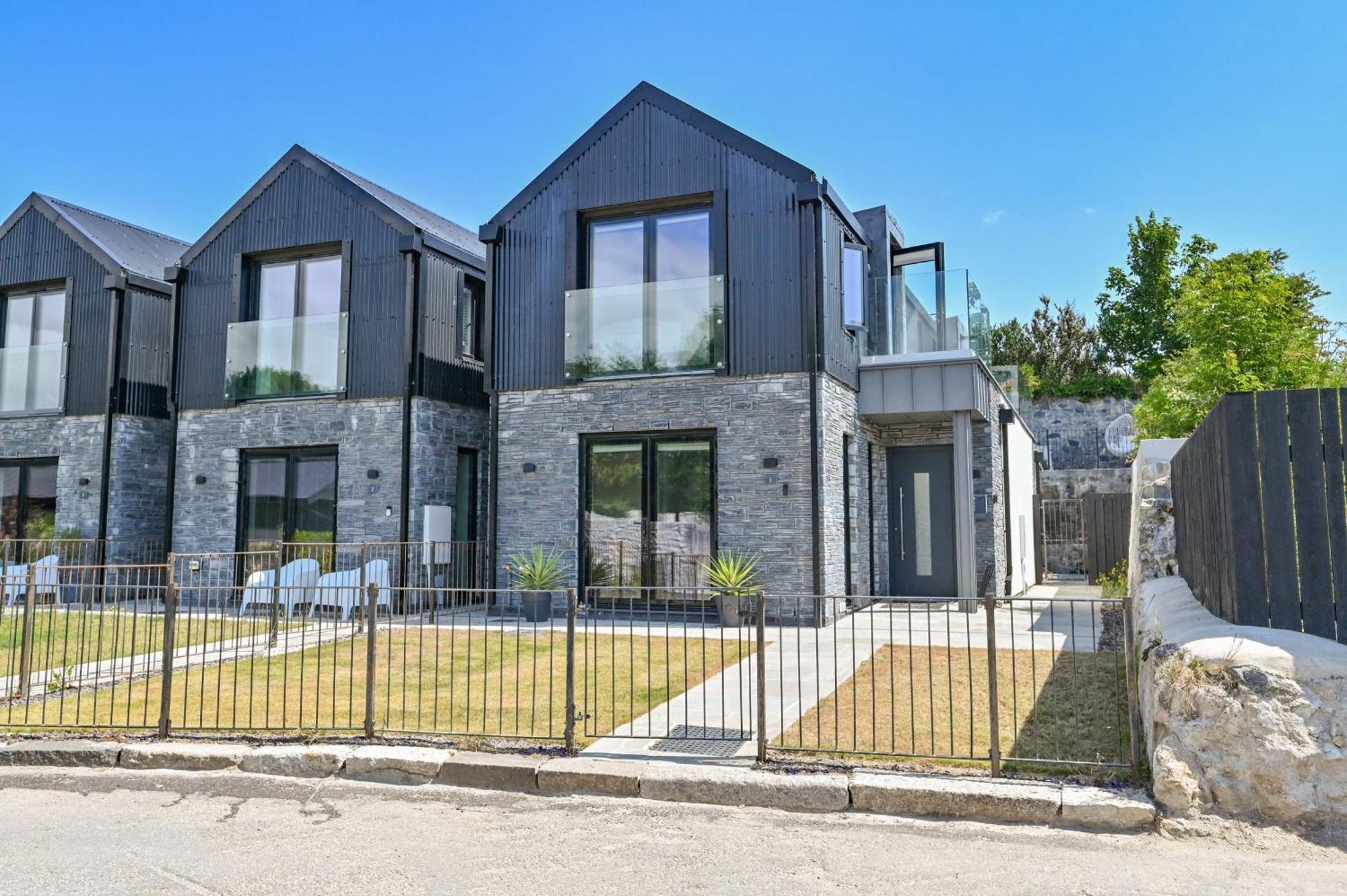 1 The Nest - Luxury Modern House Nr Beach & Bars With Sea Views & Free Parking Villa ชาร์ลสทาวน์ ภายนอก รูปภาพ